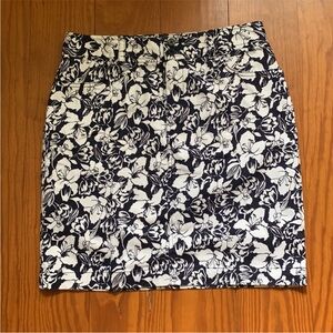 🔴Women’s CHAPS Navy /White Floral Skirt Size 6
